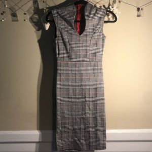 Professional yet stylish sleeveless plaid dress SM